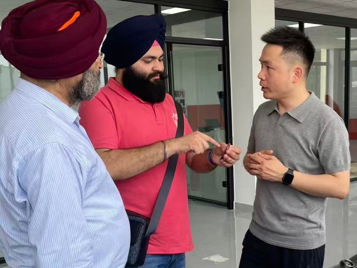 Kevin Chou discussing part sample with Indian customers