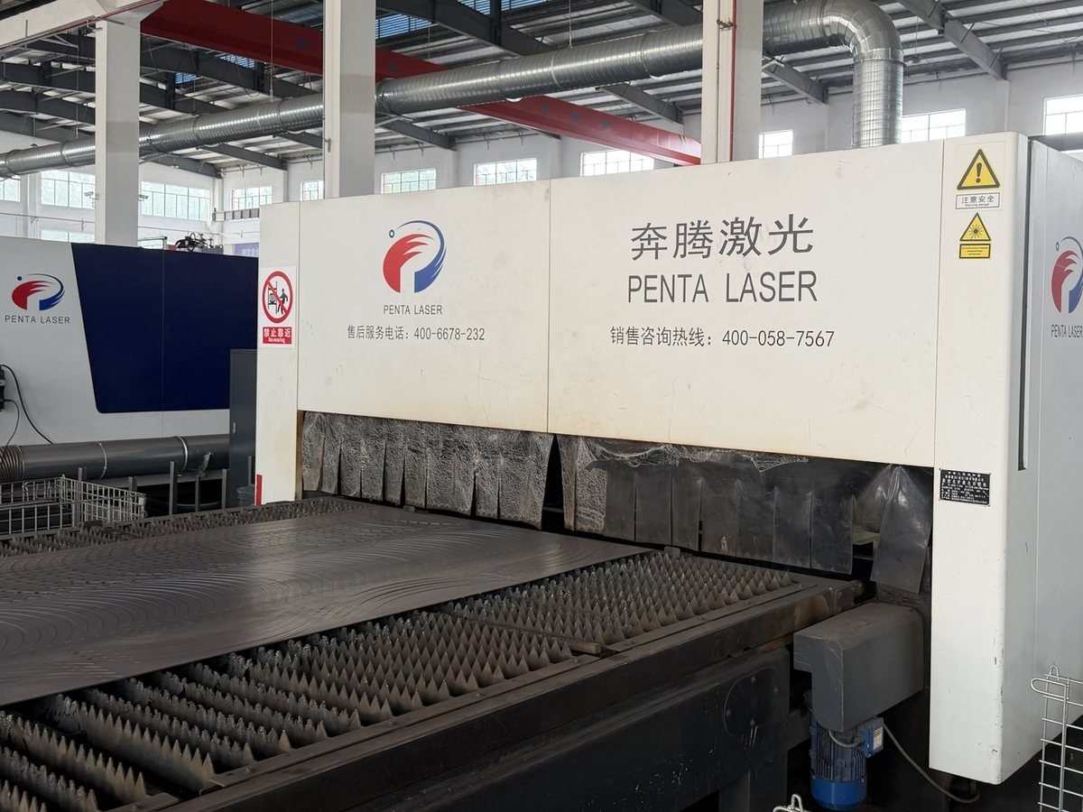 Laser cutting equipment for combine harvester parts