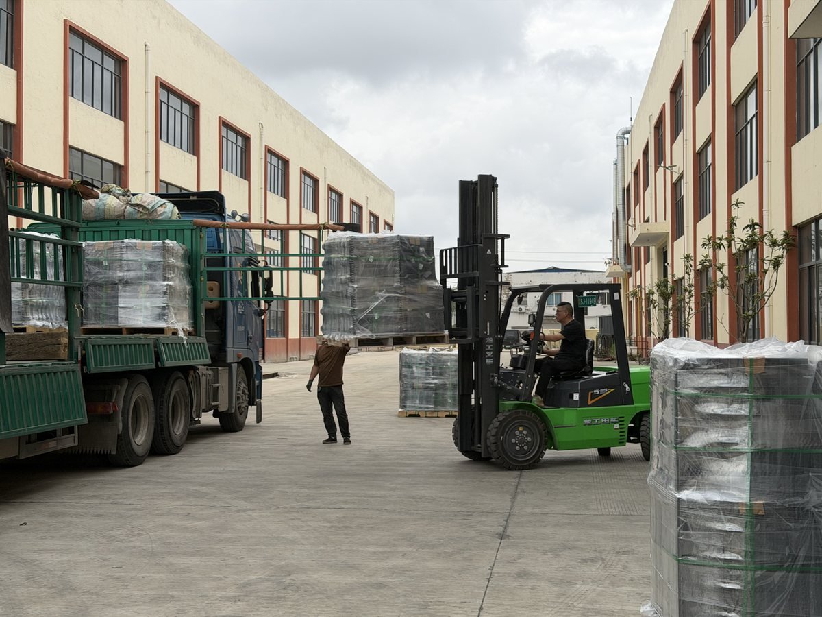 Truck loading for agricultural machinery parts