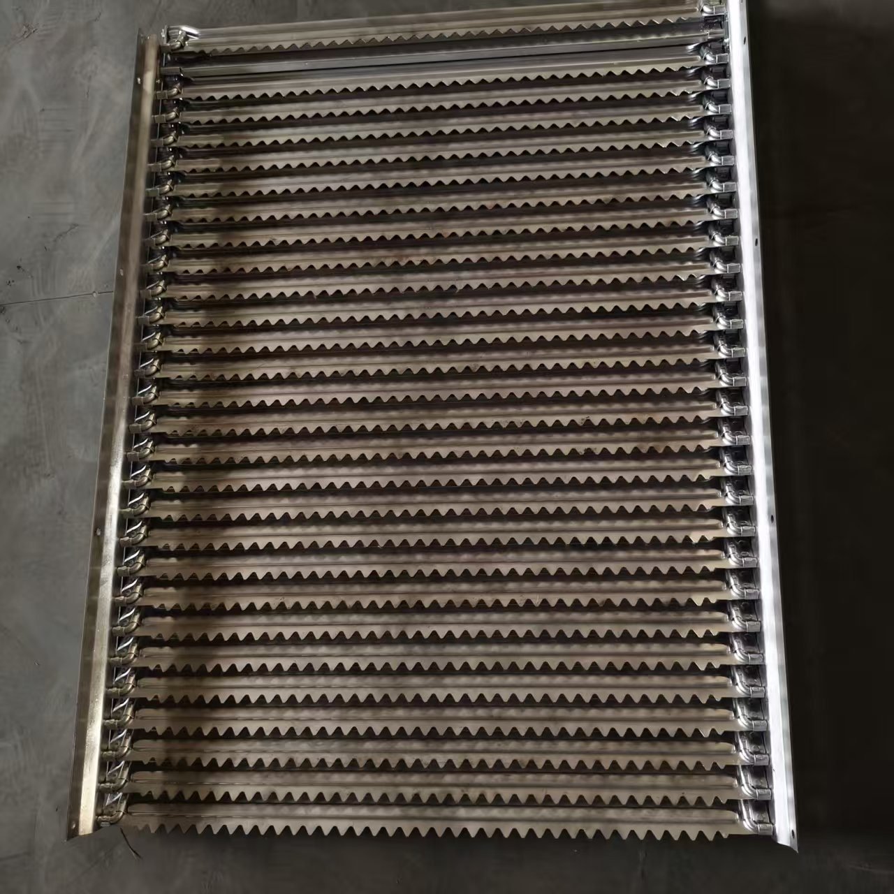 Combine Harvester Vibrating Screens - LEVON Machinery