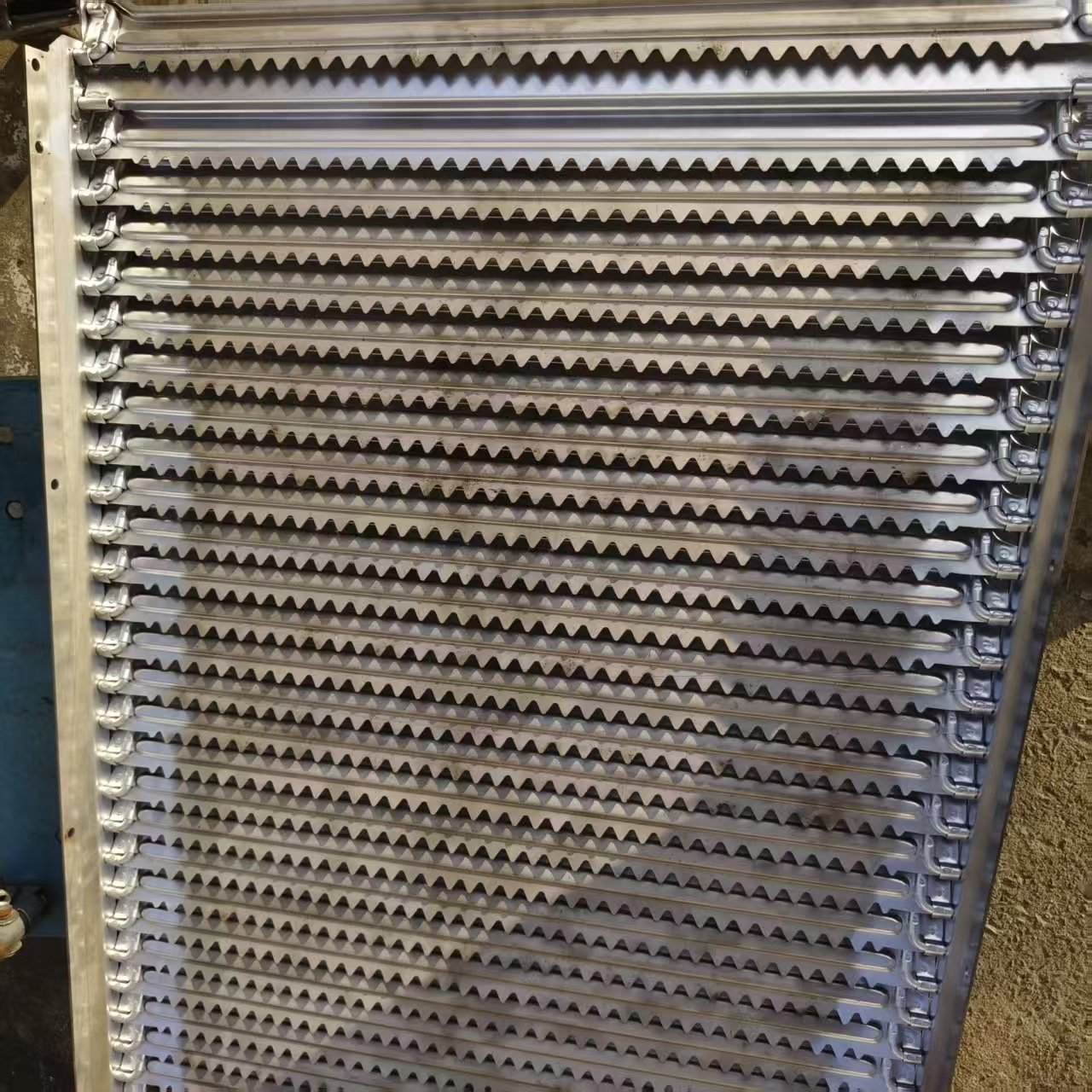 Combine Harvester Vibrating Screens - LEVON Machinery